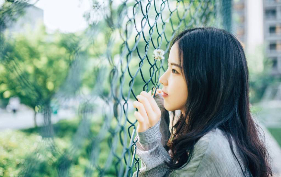 “这就叫运筹帷幄，好好学吧，别一天到晚只想着打仗。”庞统傲然一笑，那一张臭脸，配上现在不可一世的表情，让魏延有种上去狠狠揍他一顿的冲动。